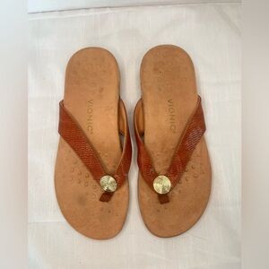 Vionic Women's Tan Leather Thong Sandals with Gold Medallion 9.5